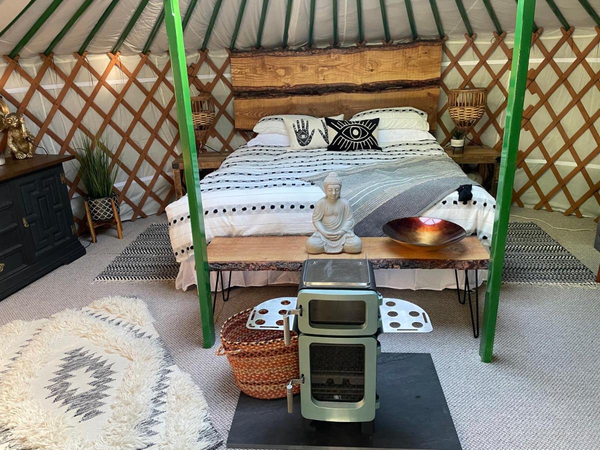 O Dan Y Coed Luxury Yurt With Hot Tub Hotel Chwilog Exterior photo