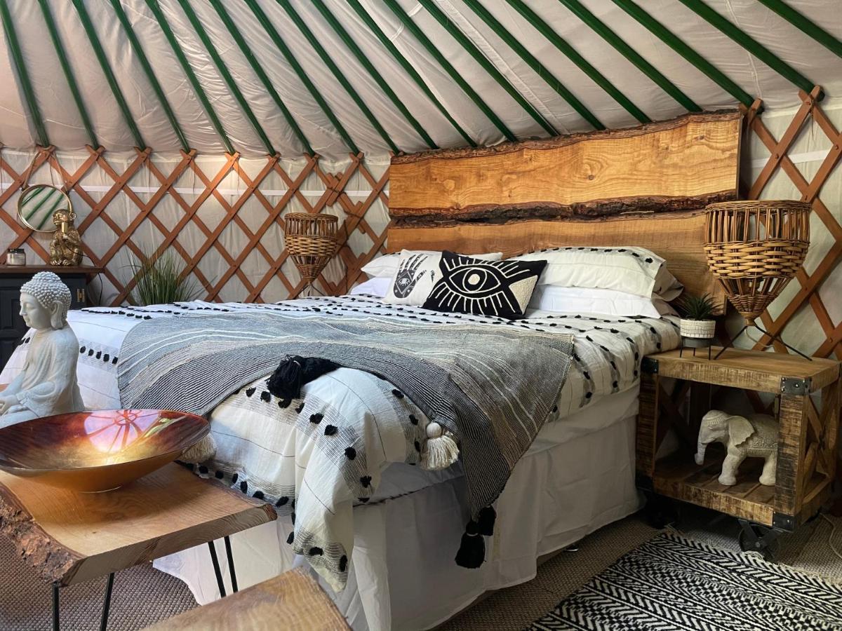 O Dan Y Coed Luxury Yurt With Hot Tub Hotel Chwilog Exterior photo
