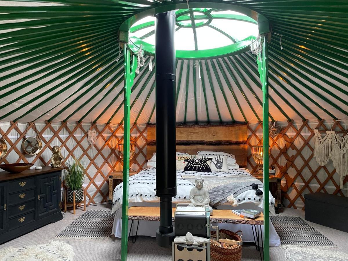 O Dan Y Coed Luxury Yurt With Hot Tub Hotel Chwilog Exterior photo