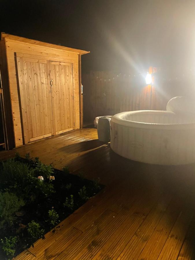 O Dan Y Coed Luxury Yurt With Hot Tub Hotel Chwilog Exterior photo